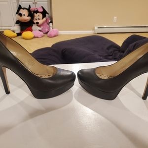 Enzo 3.5 inch black pumps size 8
